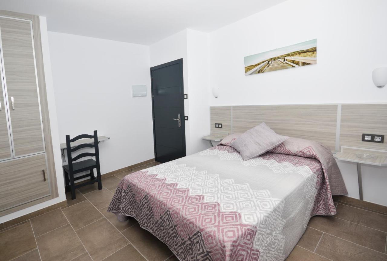 Hostal Maria Jose Conil De La Frontera Exterior photo