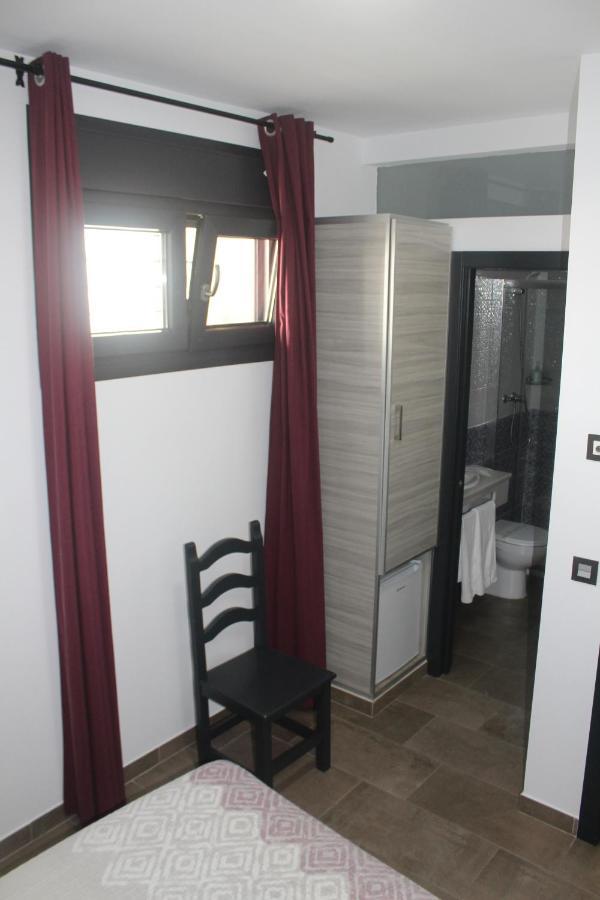 Hostal Maria Jose Conil De La Frontera Exterior photo