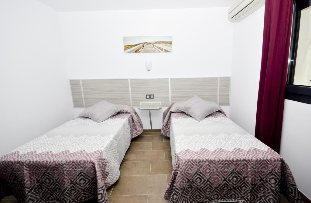 Hostal Maria Jose Conil De La Frontera Exterior photo