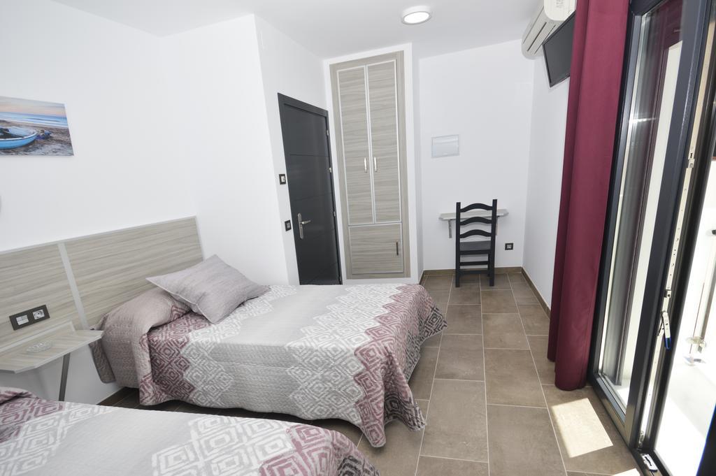 Hostal Maria Jose Conil De La Frontera Exterior photo