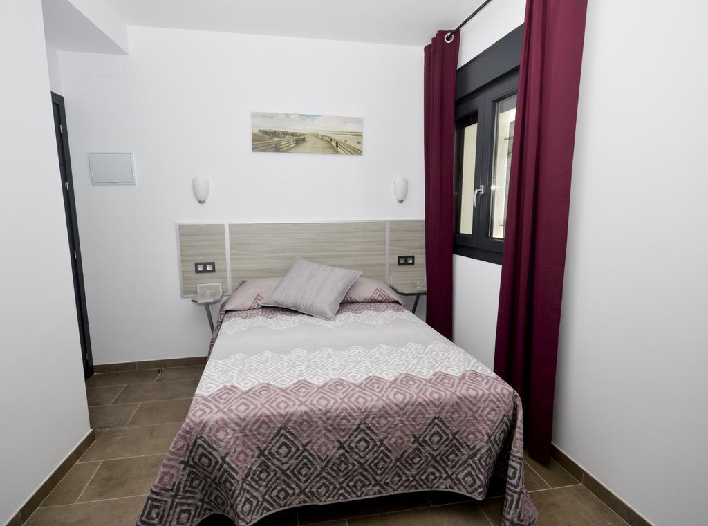 Hostal Maria Jose Conil De La Frontera Exterior photo
