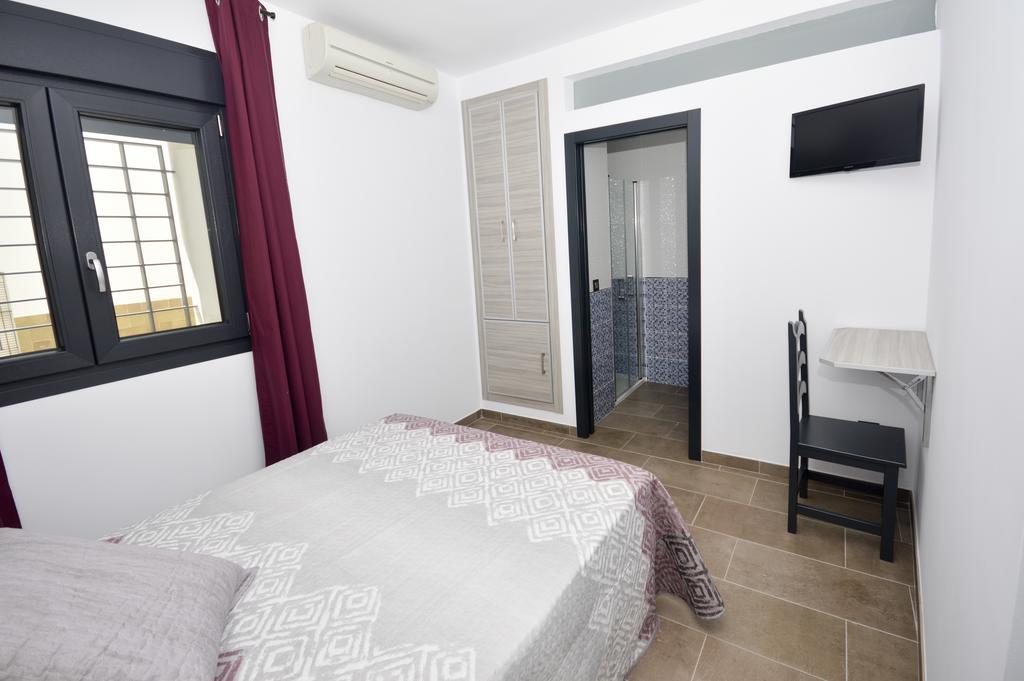 Hostal Maria Jose Conil De La Frontera Exterior photo