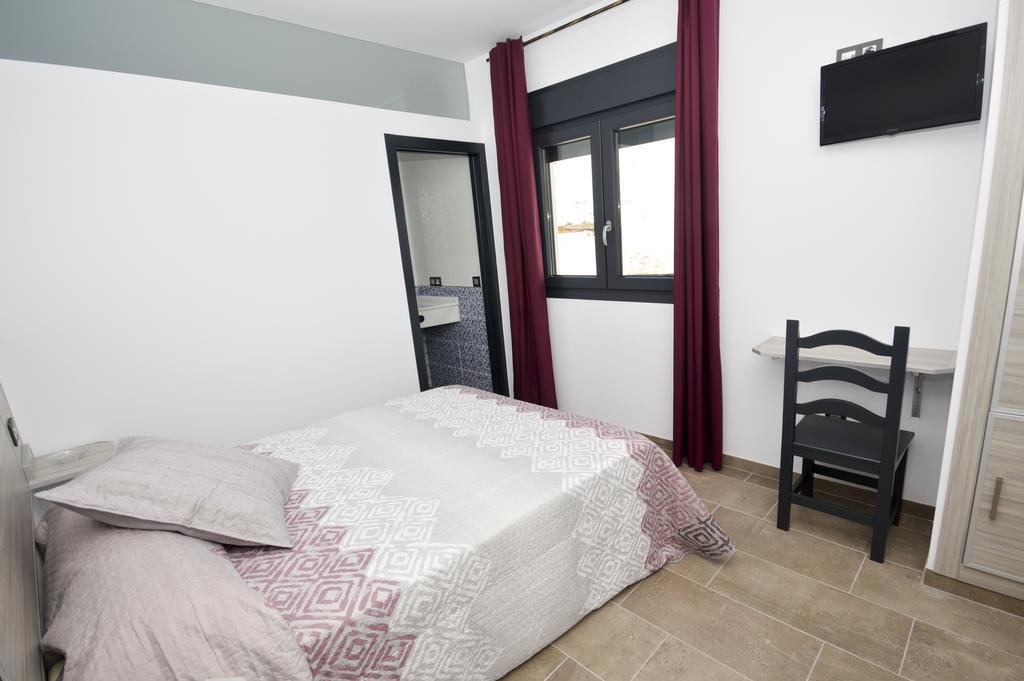 Hostal Maria Jose Conil De La Frontera Exterior photo